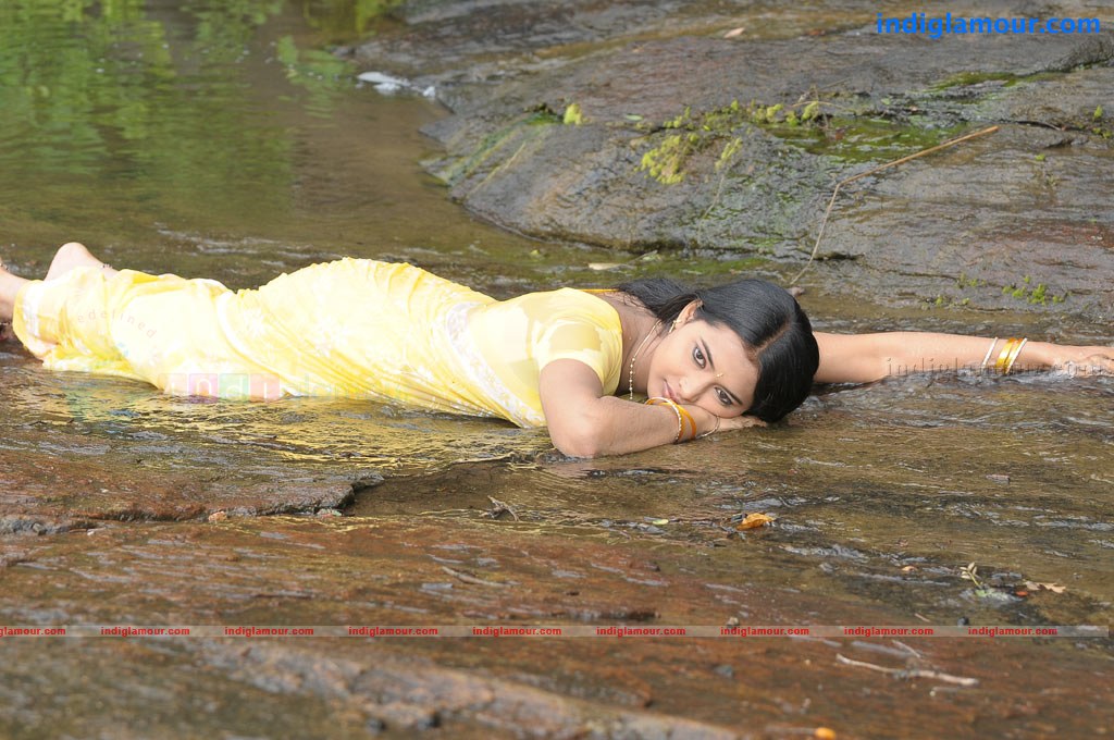 Kadhalai Kadhalikkiren Movie hd photo