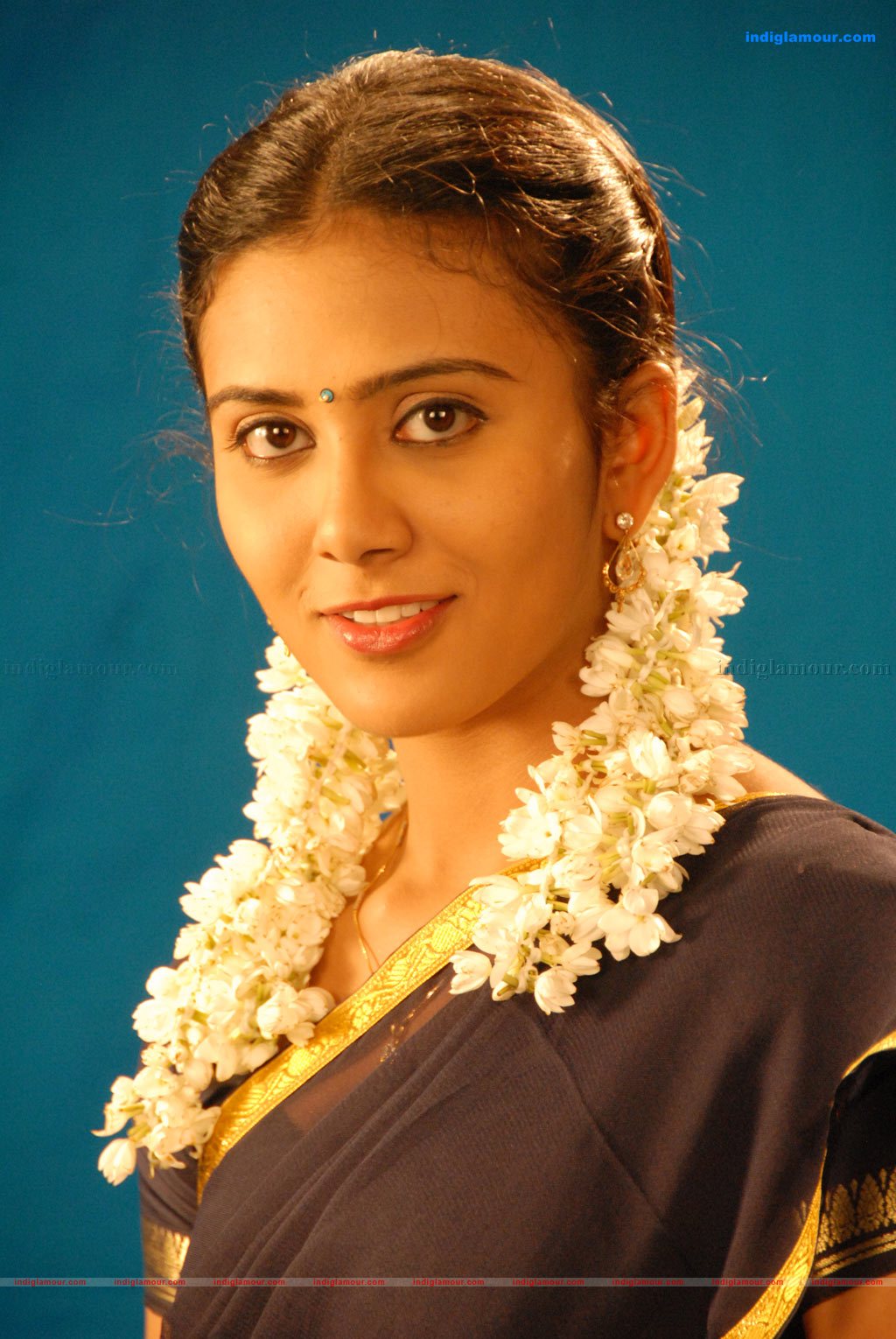 Konjam Poi Niraiya Kaathal Movie hd photo