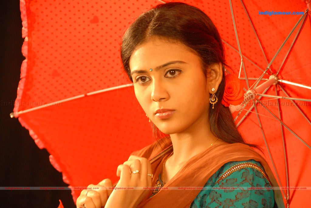 Konjam Poi Niraiya Kaathal Movie hd photo