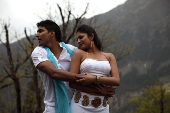 Thulli Ezhunthathu Kadhal Movie hd photo