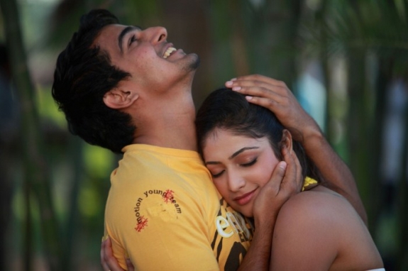 Thulli Ezhunthathu Kadhal Movie hd photo