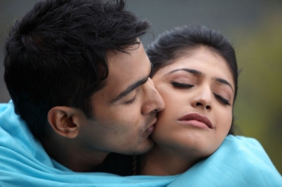 Thulli Ezhunthathu Kadhal Movie hd photo