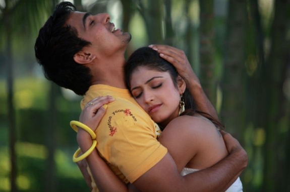Thulli Ezhunthathu Kadhal Movie hd photo