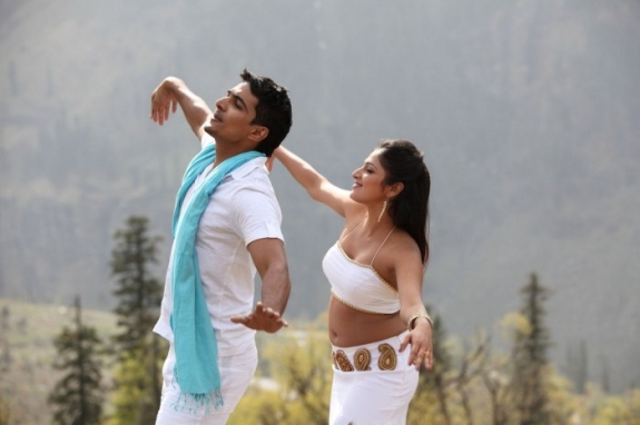 Thulli Ezhunthathu Kadhal Movie hd photo