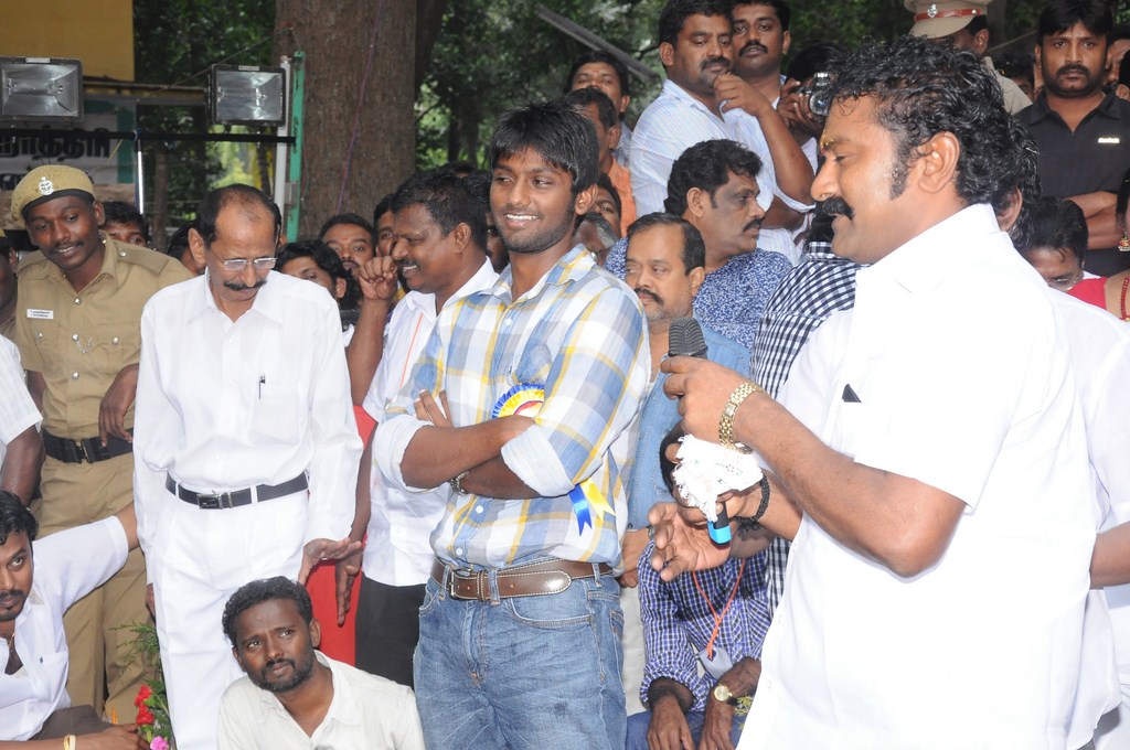 Annakodiyum Kodiveeranum Movie hd photo