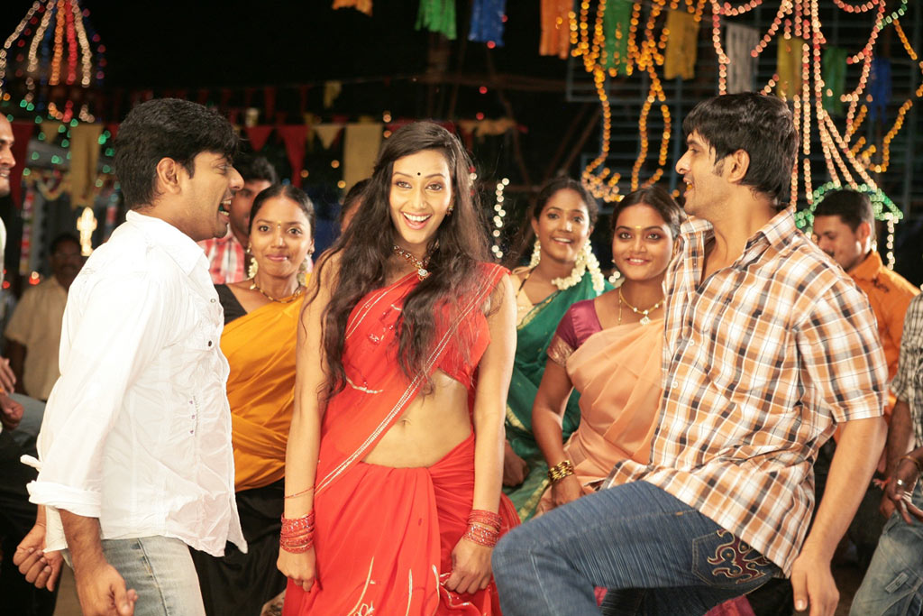 Mayanginen Thayanginen Movie hd photo