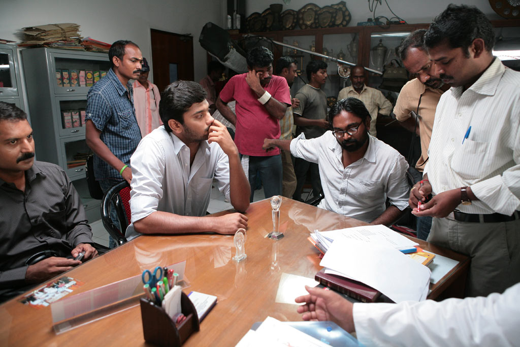 Mouna Guru Movie hd photo