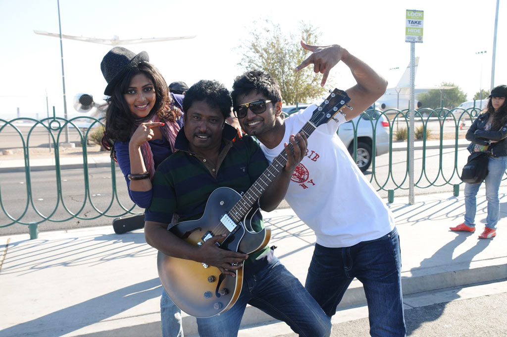 Muppoluthum Un Karpanaigal Movie hd photo
