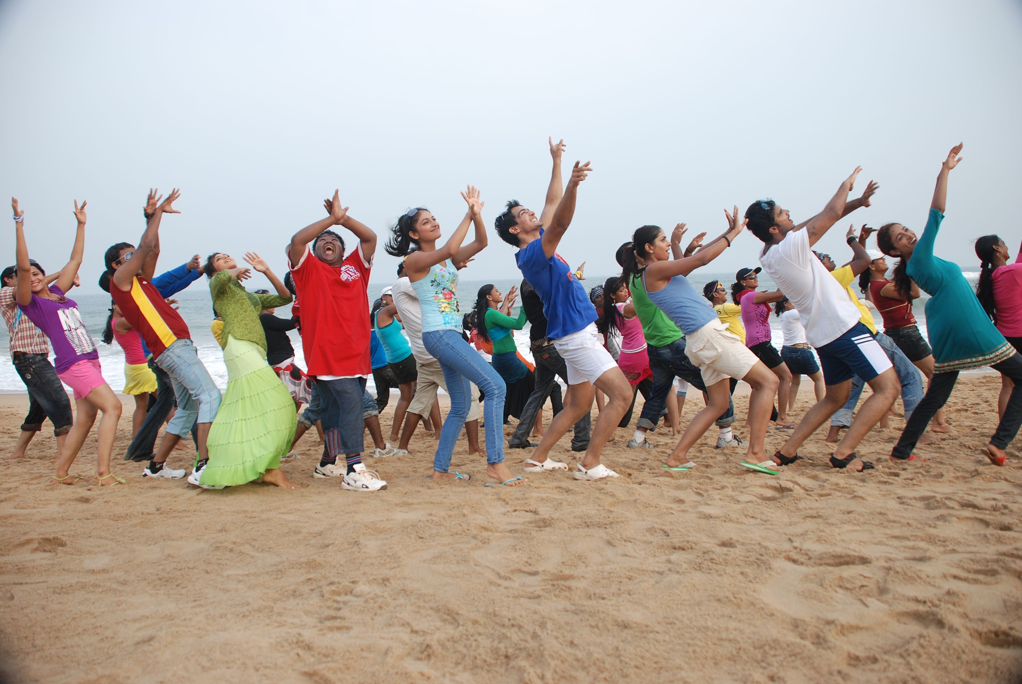 Thulli Ezhunthathu Kadhal Movie hd photo