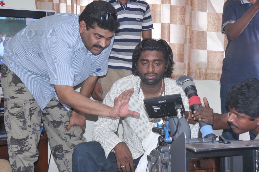Thulli Ezhunthathu Kadhal Movie hd photo