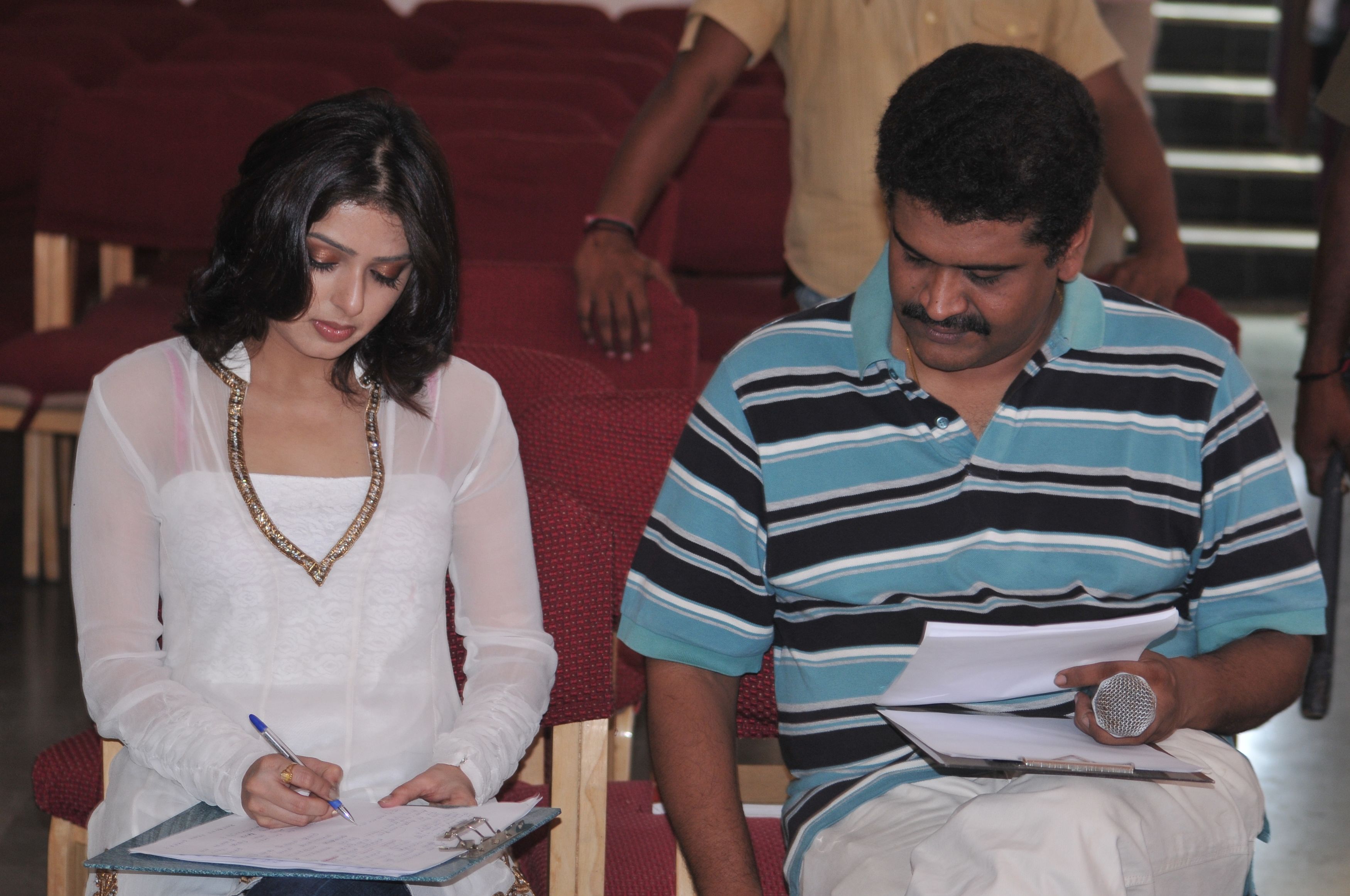 Thulli Ezhunthathu Kadhal Movie hd photo