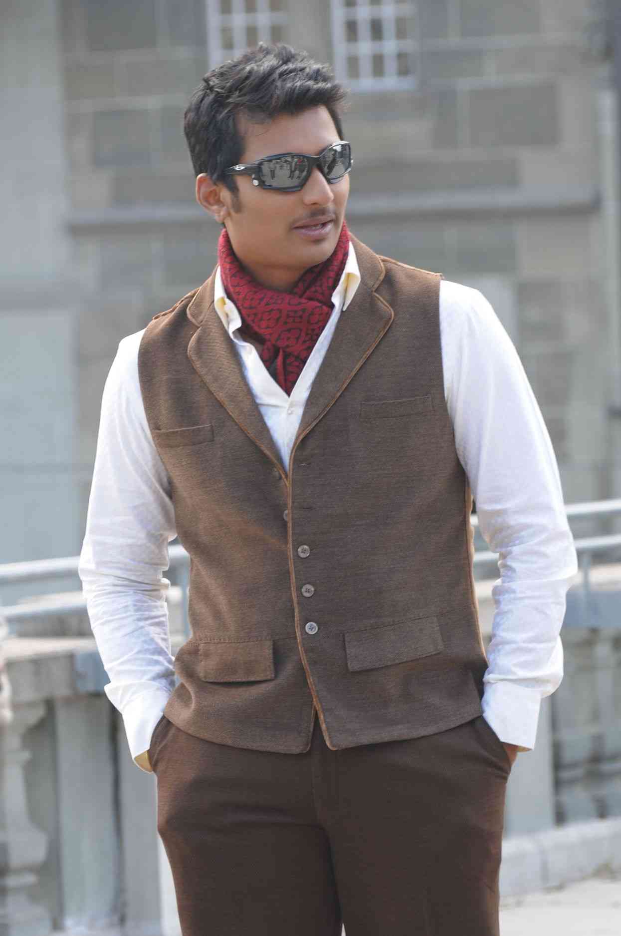 Vandhaan Vendraan Movie hd photo