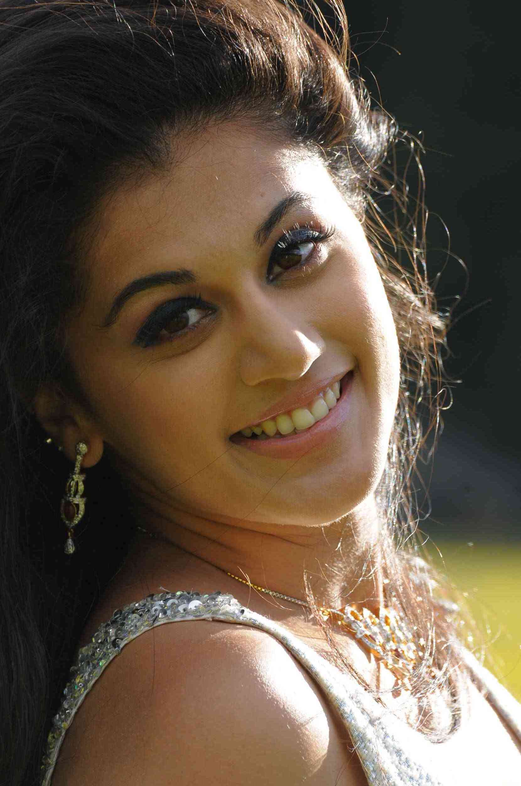 Vandhaan Vendraan Movie hd photo