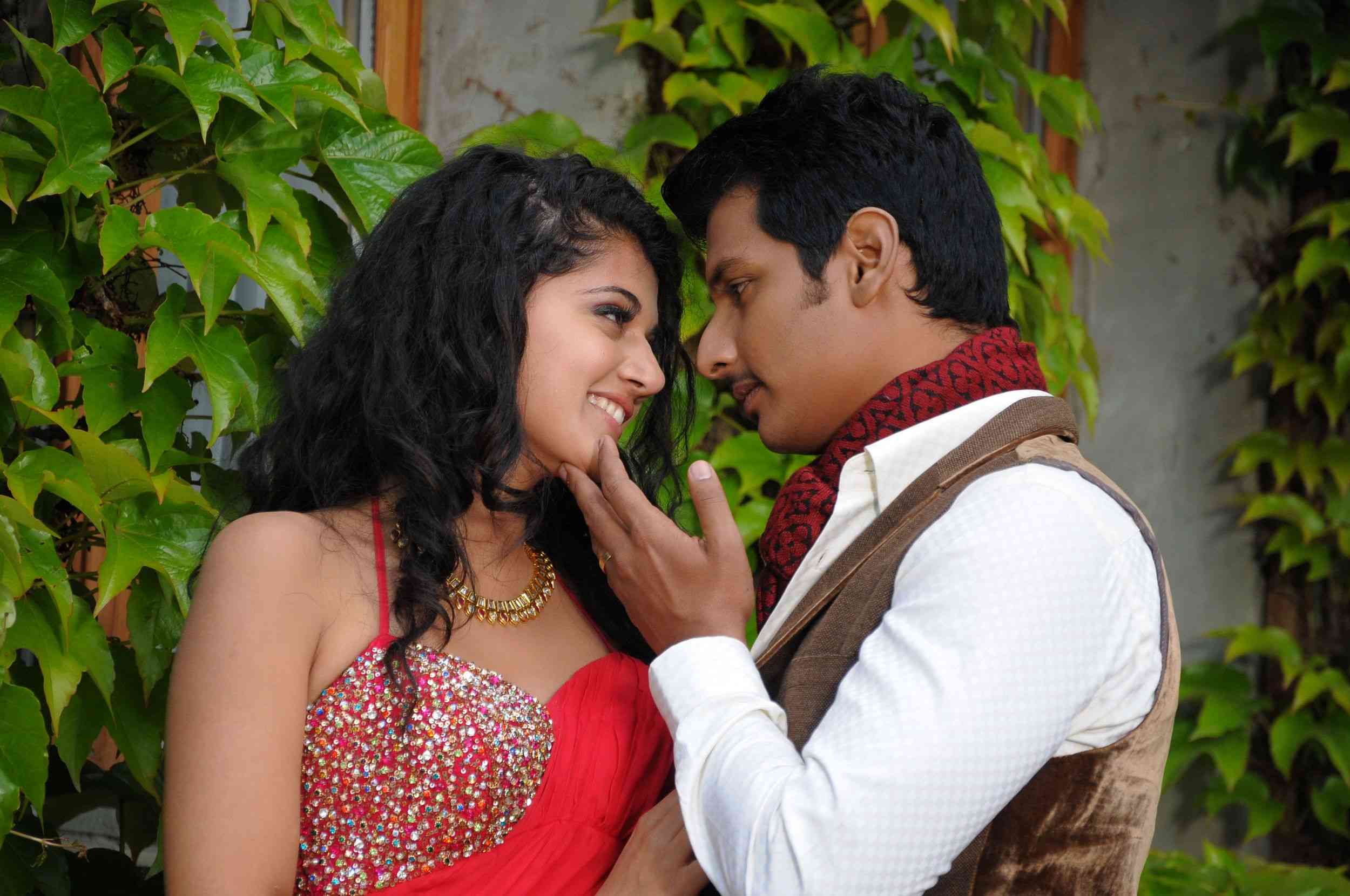 Vandhaan Vendraan Movie hd photo