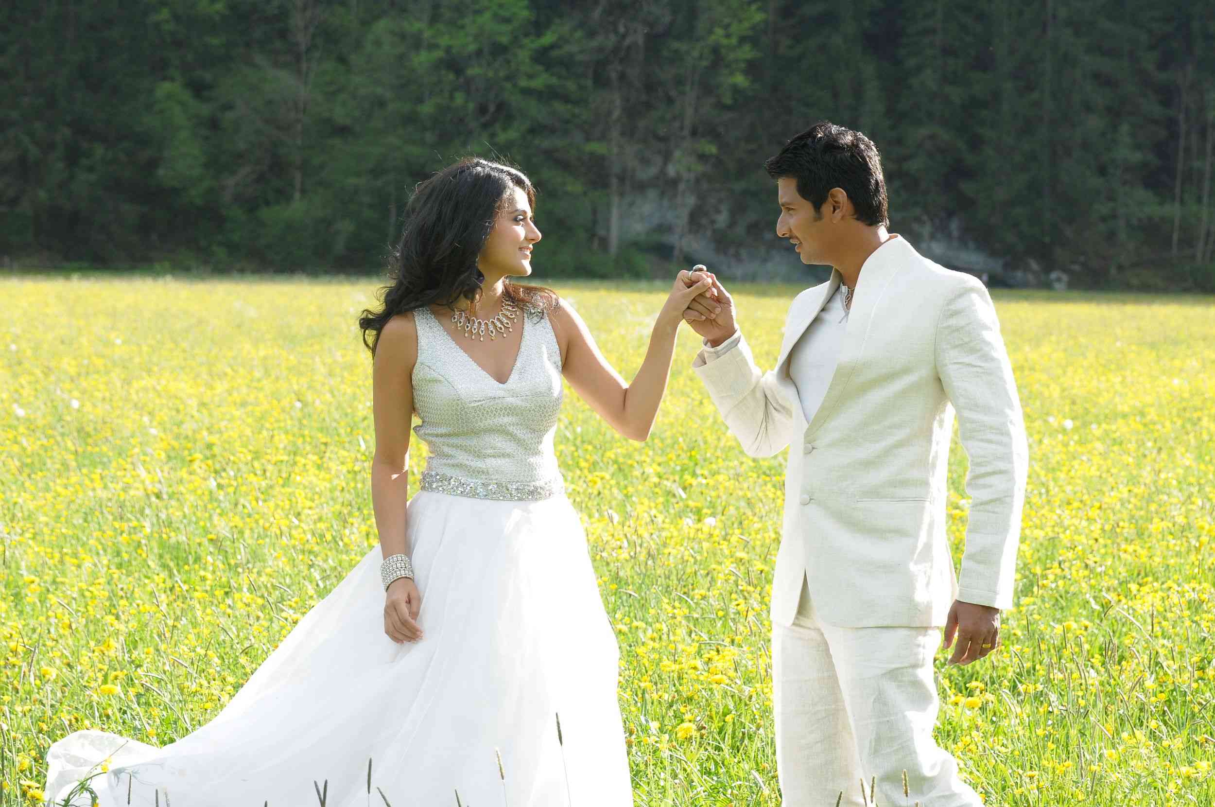 Vandhaan Vendraan Movie hd photo