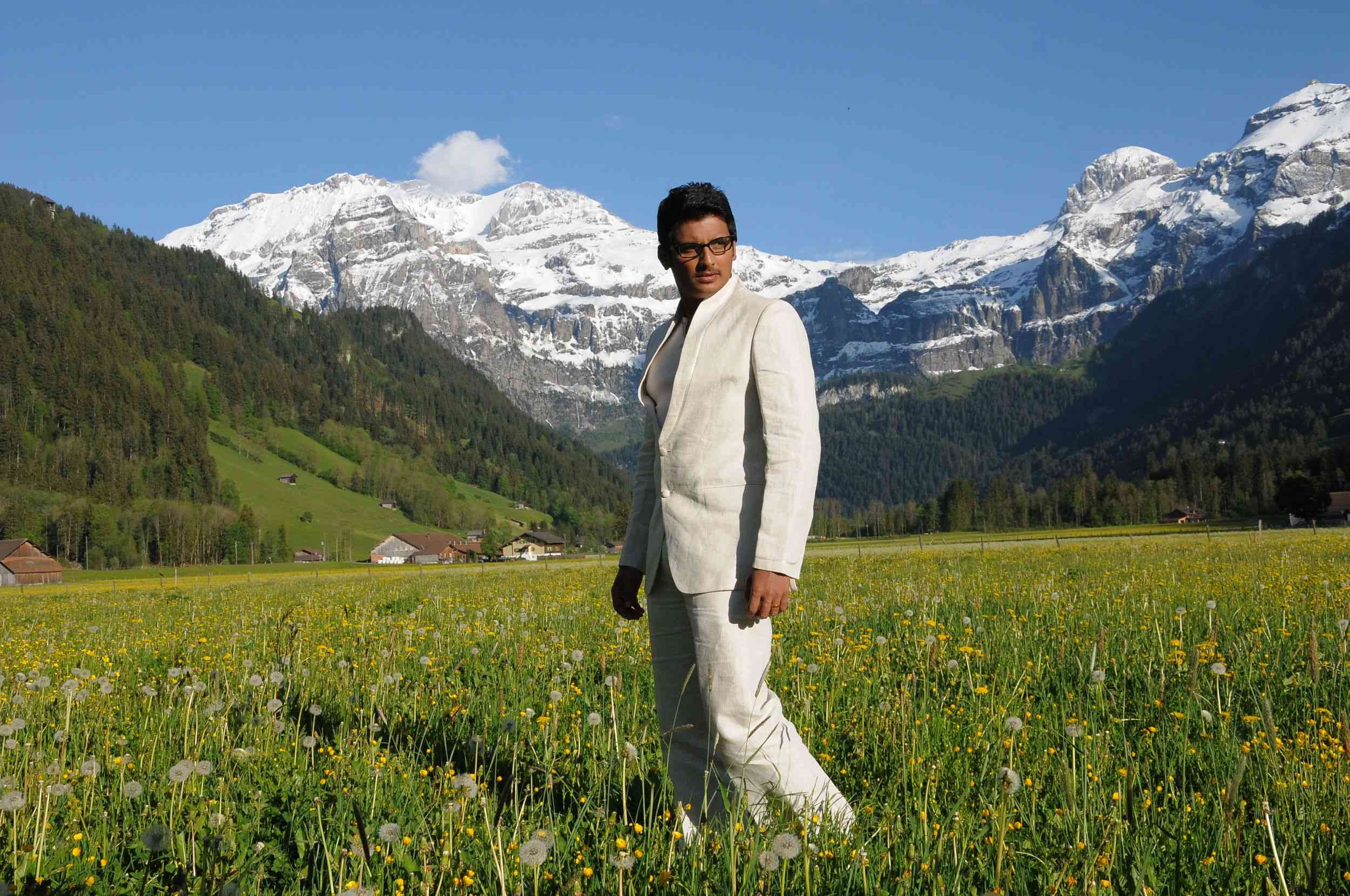 Vandhaan Vendraan Movie hd photo