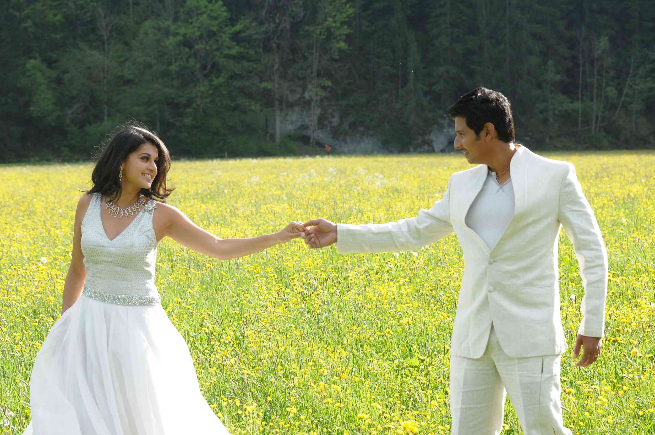Vandhaan Vendraan Movie hd photo
