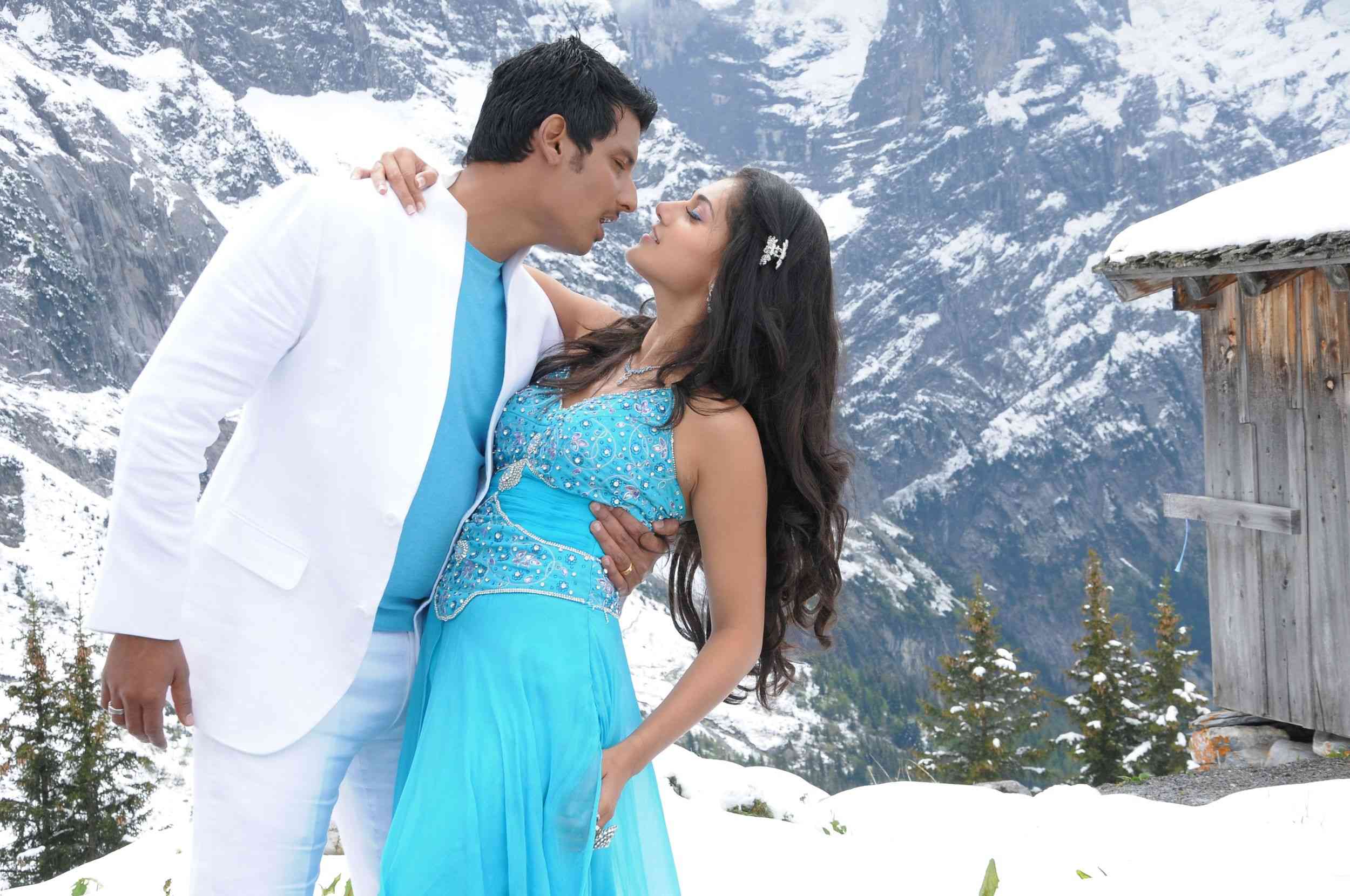 Vandhaan Vendraan Movie hd photo