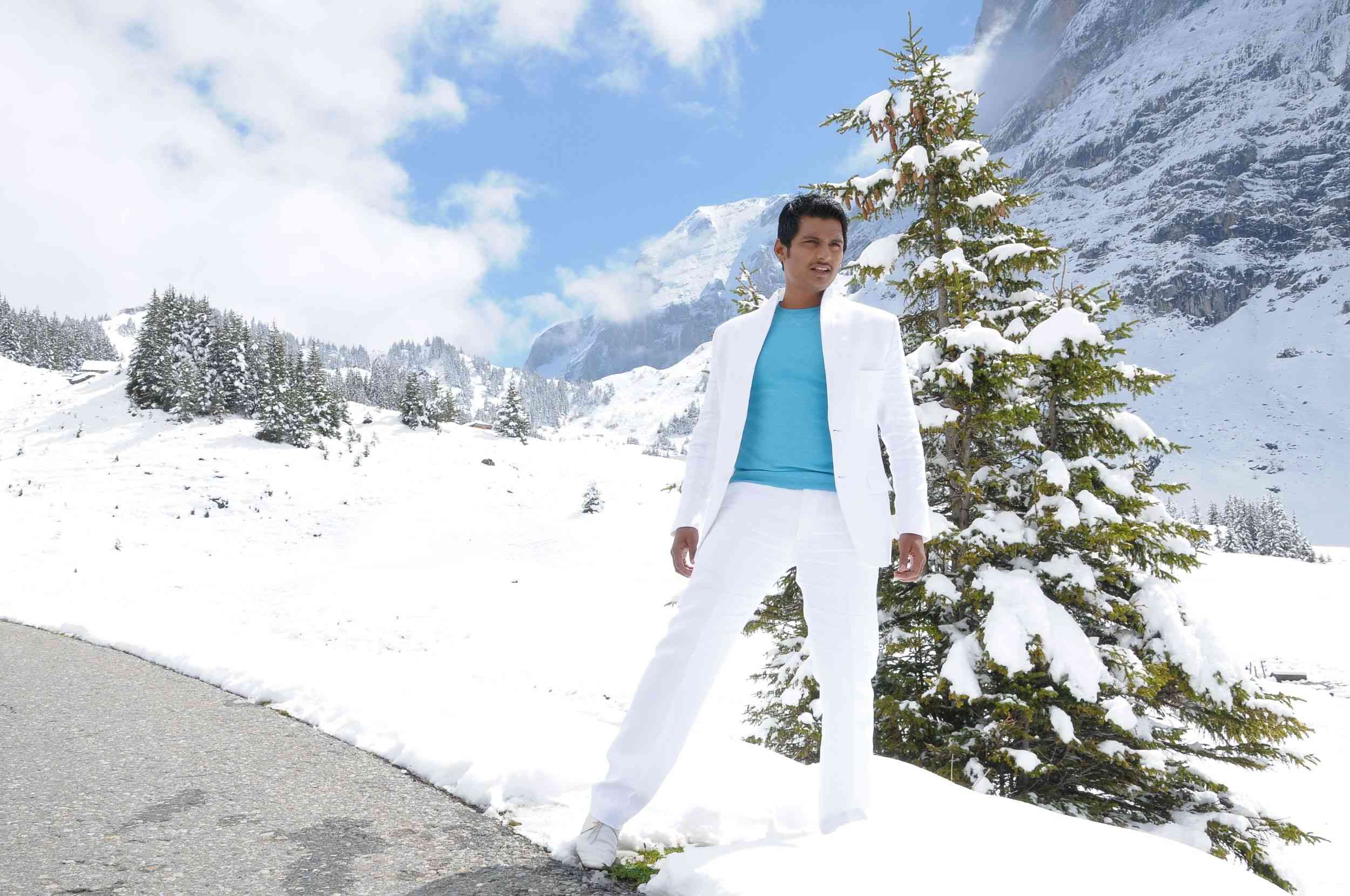 Vandhaan Vendraan Movie hd photo