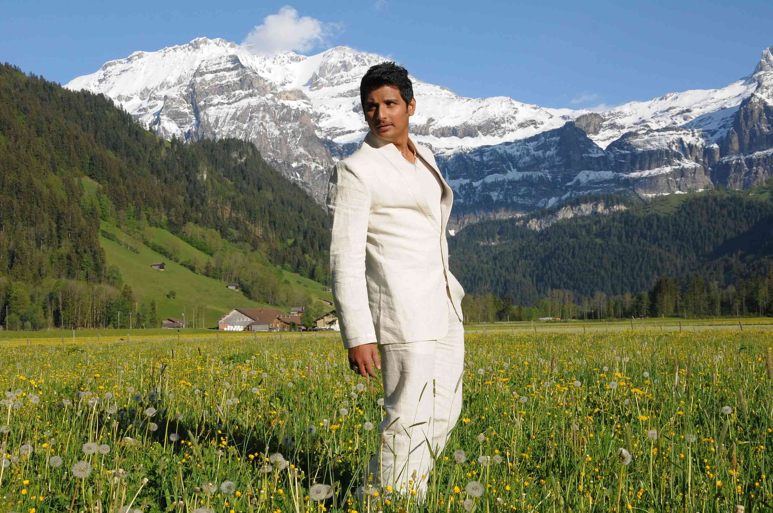 Vandhaan Vendraan Movie hd photo