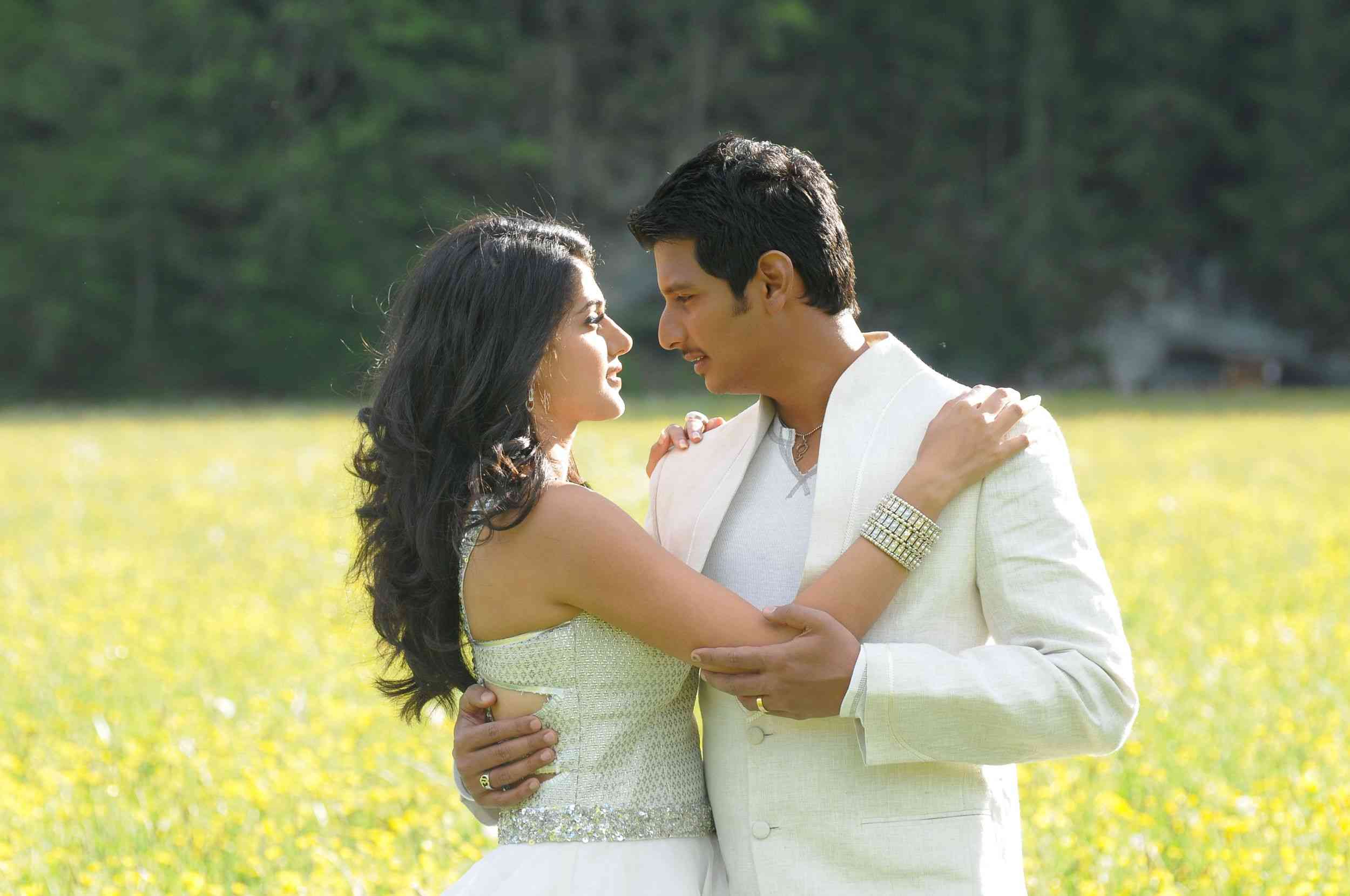 Vandhaan Vendraan Movie hd photo