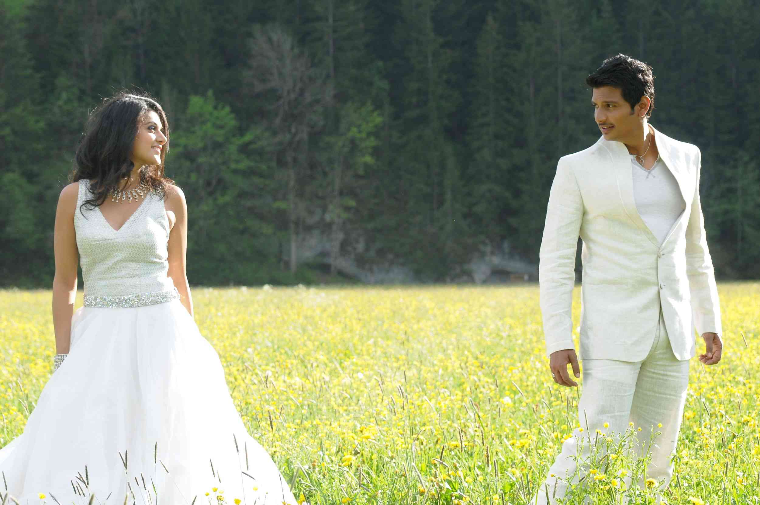 Vandhaan Vendraan Movie hd photo