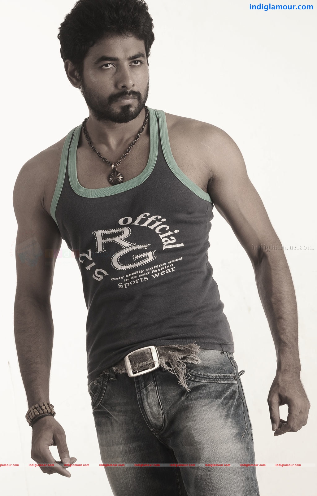 Malaipozhudhin Mayakathile Movie hd photo