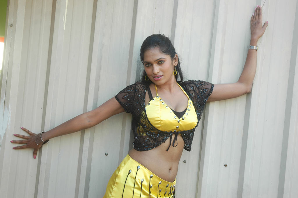 Paavi Movie hd photo