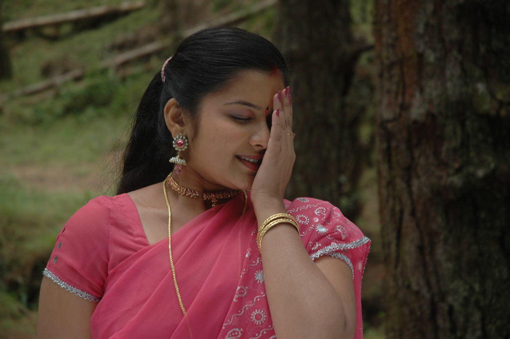 Paavi Movie hd photo