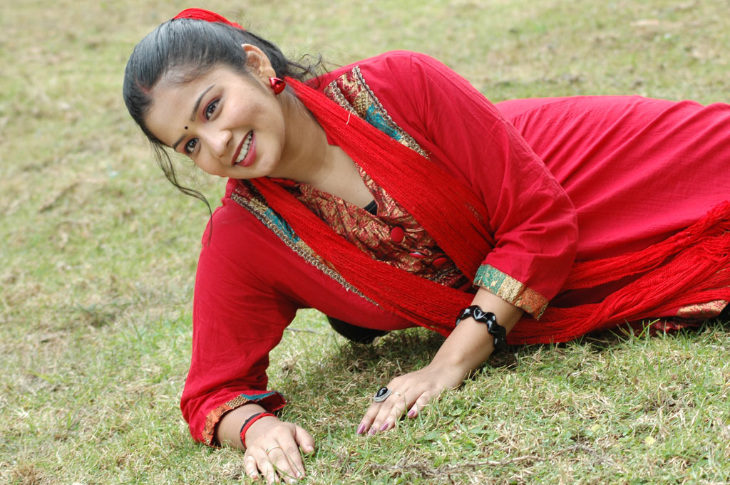 Paavi Movie hd photo