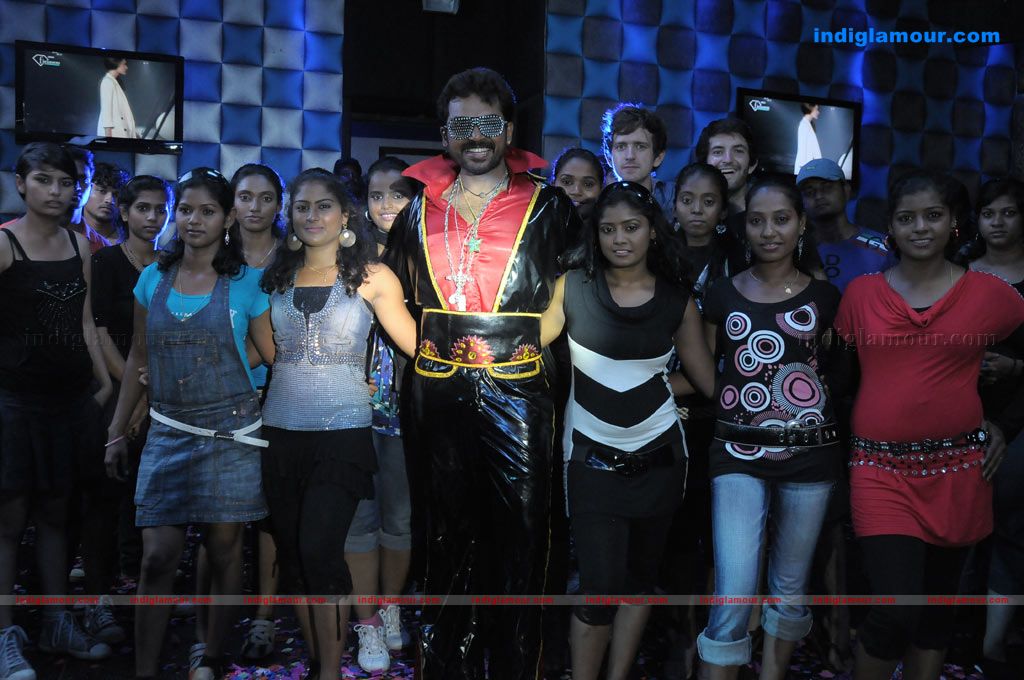 Siruthai Movie hd photo