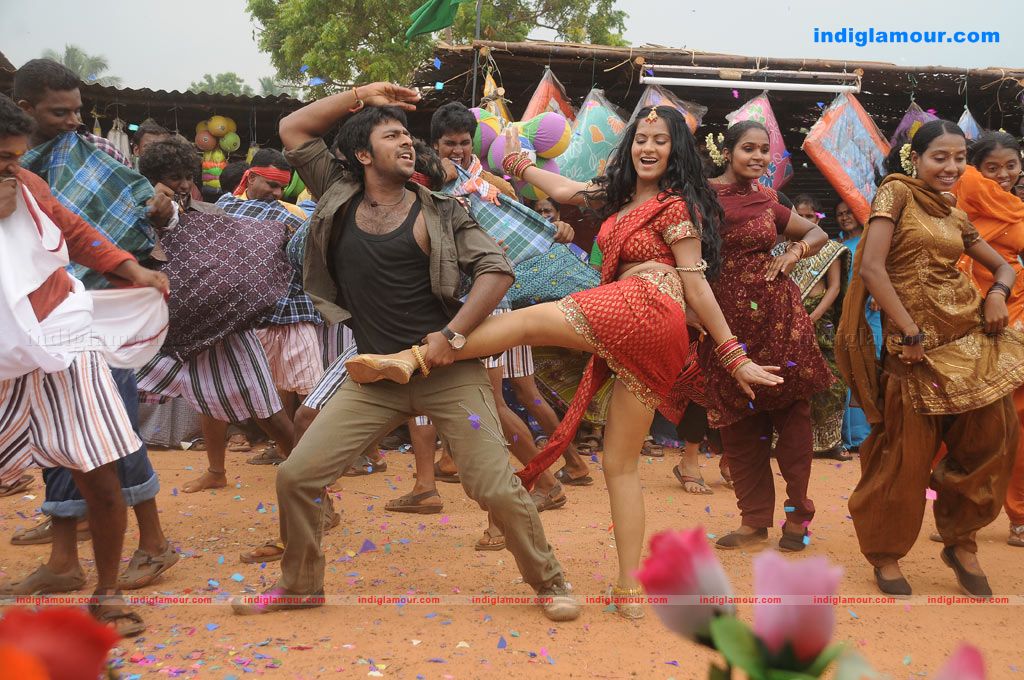 Aayiram Vilakku Movie hd photo