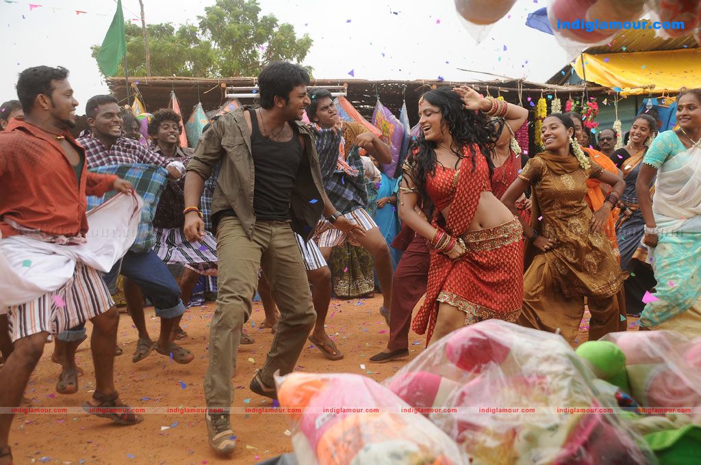 Aayiram Vilakku Movie hd photo