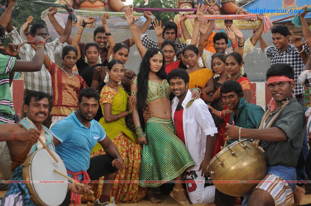 Aayiram Vilakku Movie hd photo