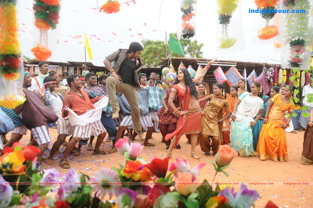 Aayiram Vilakku Movie hd photo