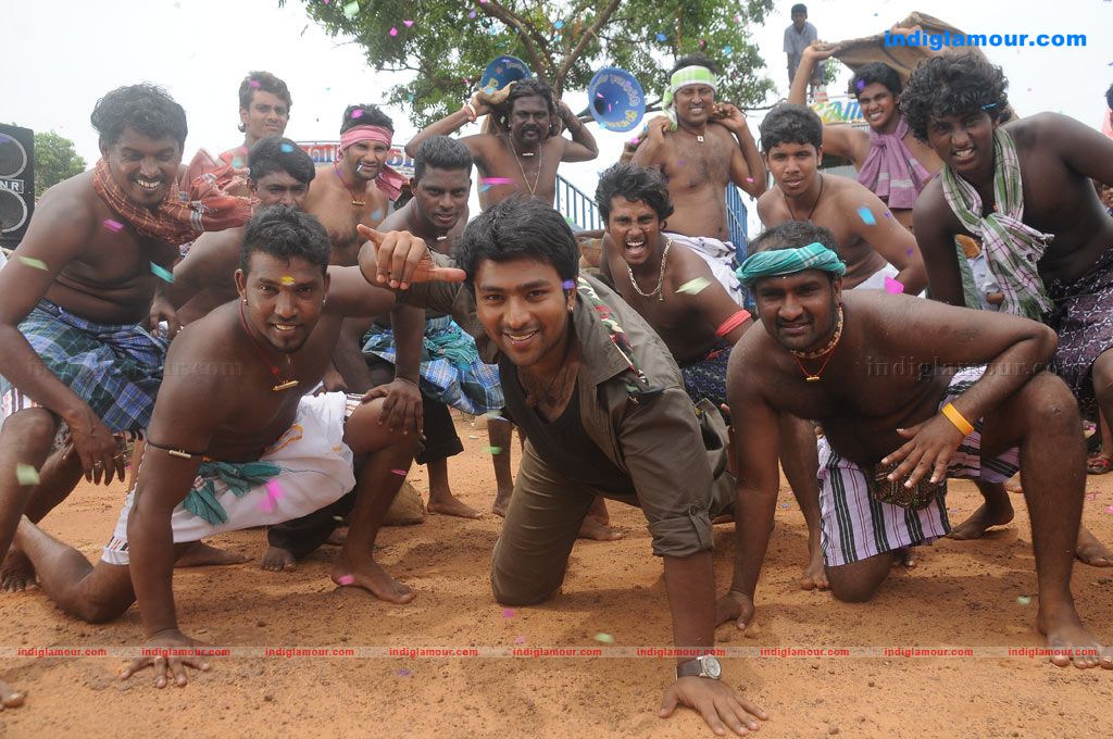 Aayiram Vilakku Movie hd photo
