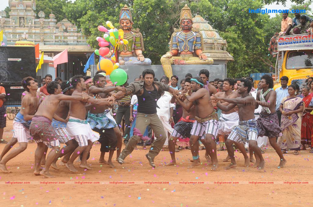 Aayiram Vilakku Movie hd photo