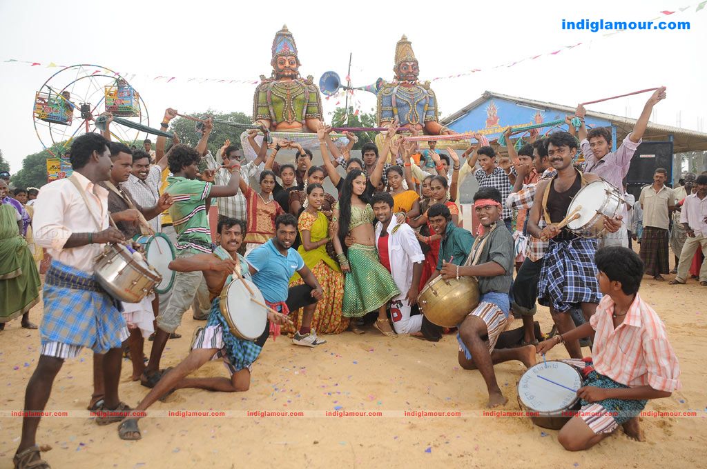 Aayiram Vilakku Movie hd photo