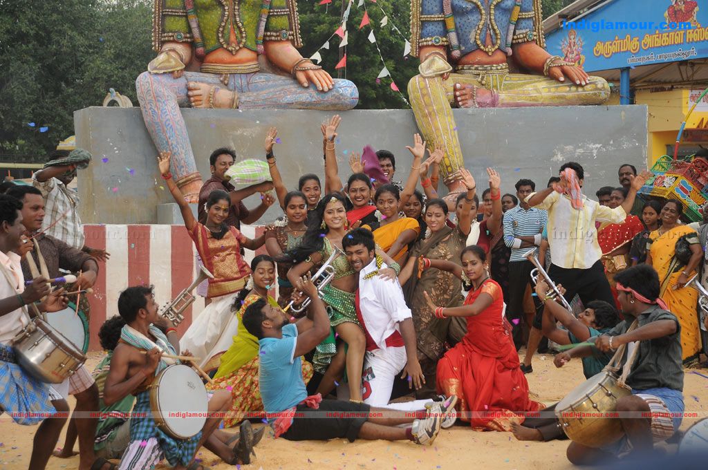 Aayiram Vilakku Movie hd photo