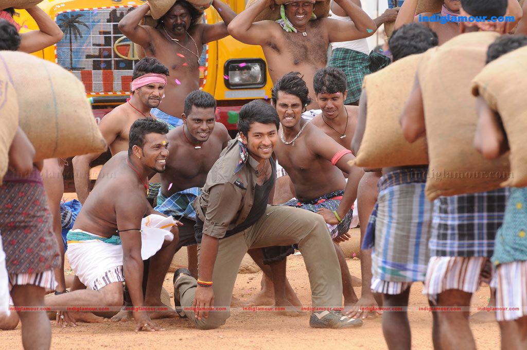 Aayiram Vilakku Movie hd photo