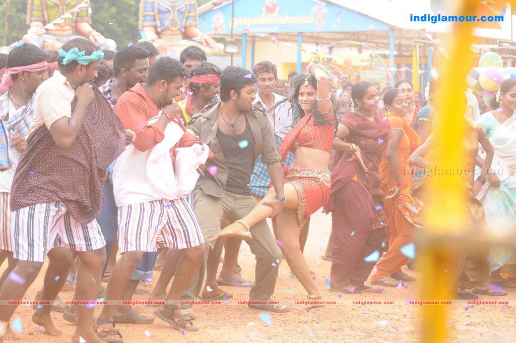 Aayiram Vilakku Movie hd photo