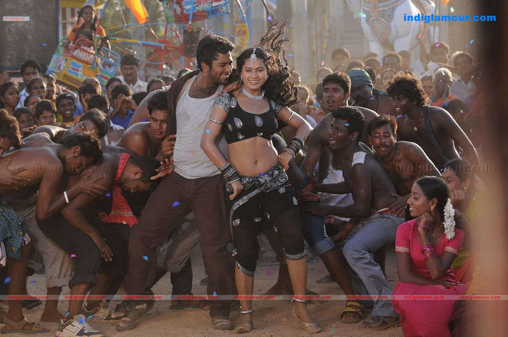 Aayiram Vilakku Movie hd photo