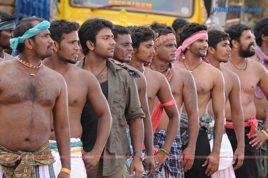 Aayiram Vilakku Movie hd photo