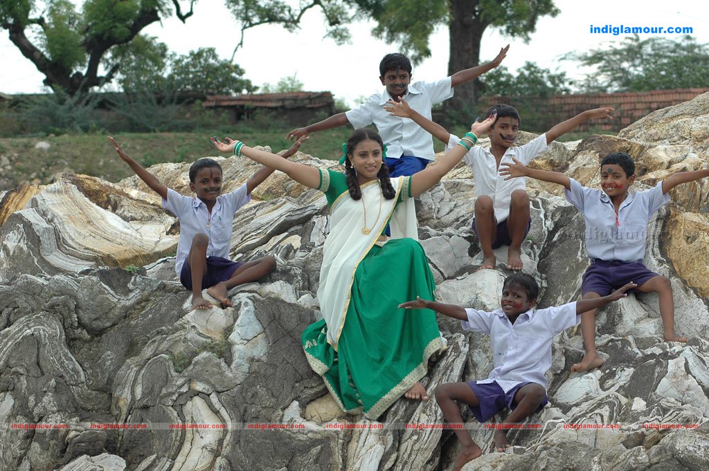 Arumbu Meesai Kurumbu Paarvai Movie hd photo