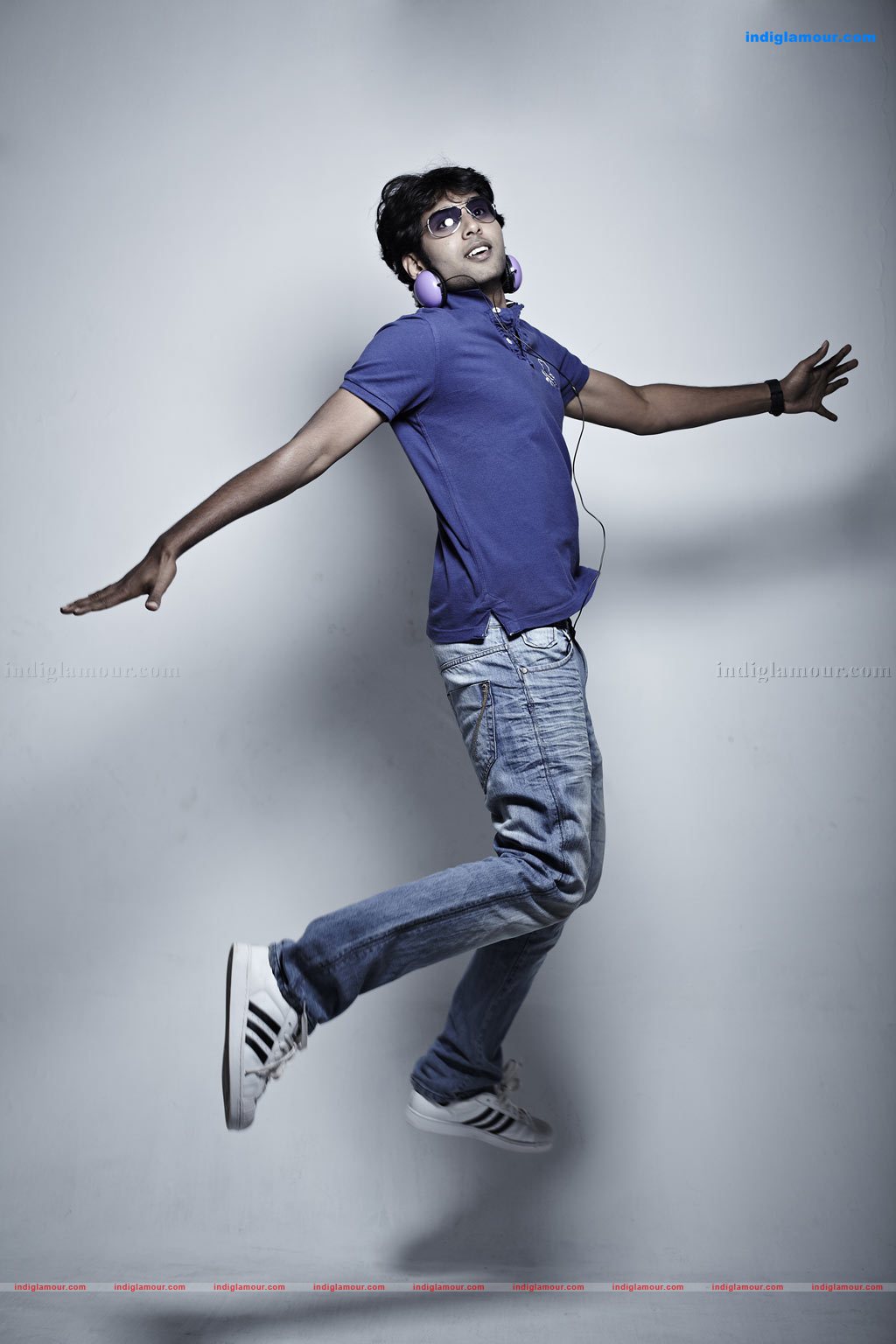 Ponmaalai Pozhudhu Movie hd photo