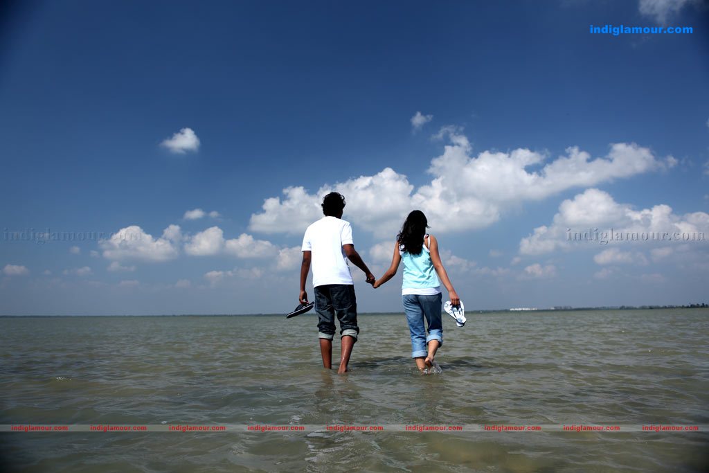Ponmaalai Pozhudhu Movie hd photo