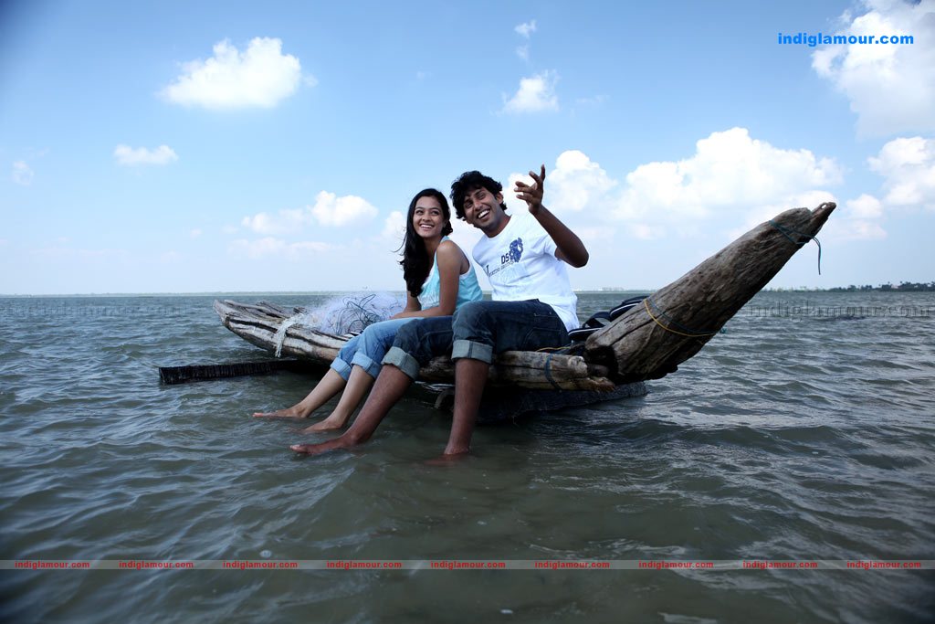 Ponmaalai Pozhudhu Movie hd photo