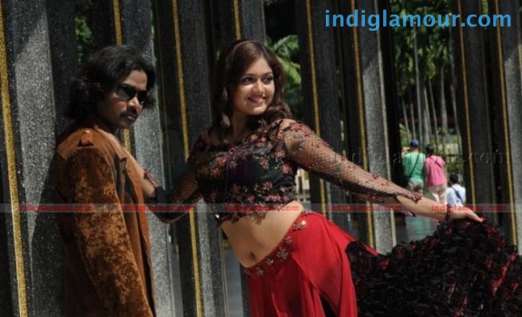 Uyarthiru 420 Movie hd photo
