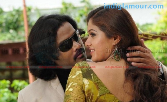 Uyarthiru 420 Movie hd photo