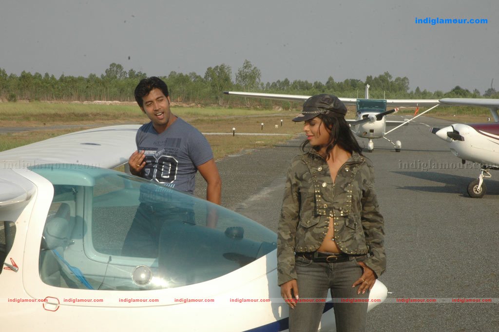 Ayutha Porattam Movie hd photo